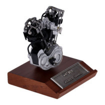 Mini moteur JDH 1000 de chez V-Twin - Socle bois et moteur en etain