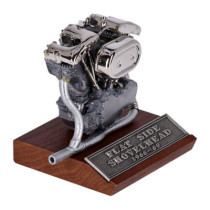 Coffret cadeau Shovelhead de chez V-Twin avec sa boite cadeau en métal