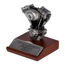 Mini moteur Twin Cam 88 (1450) de chez V-Twin - Socle bois et moteur en etain