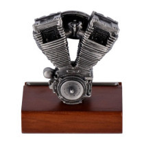 Mini moteur Twin Cam 88 (1450) de chez V-Twin - Socle bois et moteur en etain