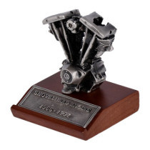 Mini moteur Shovelhead de chez V-Twin - Socle bois et moteur en etain