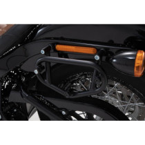 SIDE CARRIER SLC LEFT BLACK Harley Dav Softail Str Bob/Standard