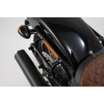 SIDE CARRIER SLC LEFT BLACK Harley Dav Softail Str Bob/Standard